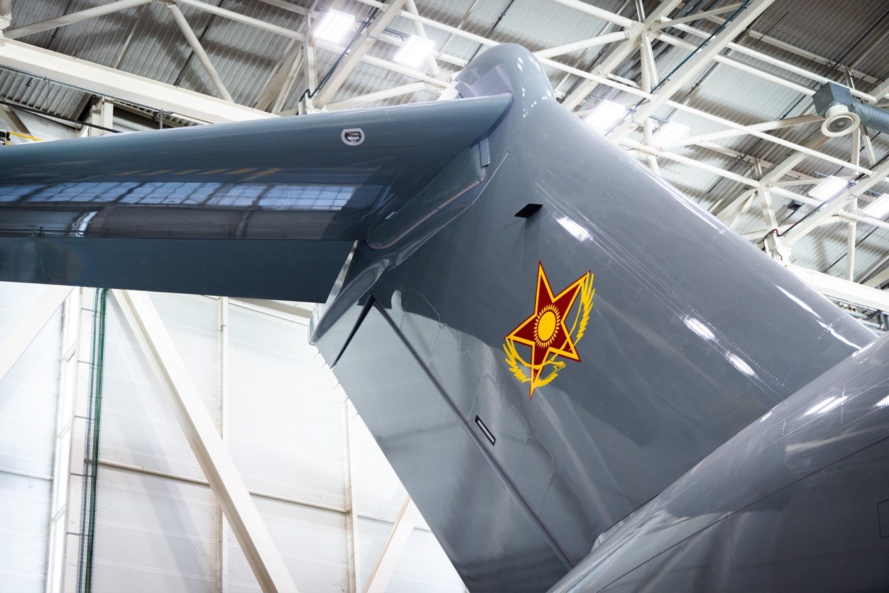 Хвостовое оперение A400M с эмблемой Вооружённых сил Казахстана